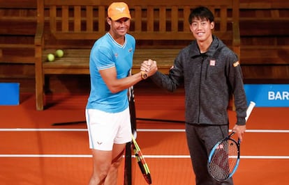 Rafa Nadal (i) y Kei Nishikori, este lunes en Barcelona.