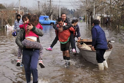 Según medios argentinos, la cifra de evacuados es de 4.000 y los afectados ascienden hasta 20.000.