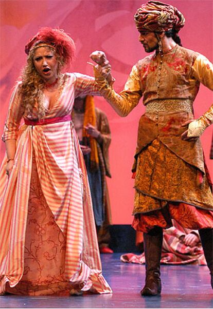 Desirée Rancatore y Shahrokh Moshkin-Ghalam, en <i>El rapto en el serrallo.</i>