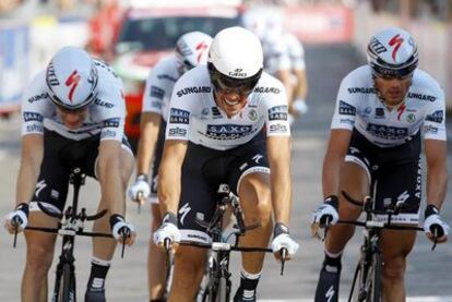 Contador, al frente de su equipo durante la etapa de hoy.