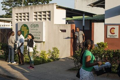Puerta de entrada del CSIM. El centro emplea a unas 500 personas y es la segunda 'empresa' más grande de la zona, solo por detrás de una azucarera.