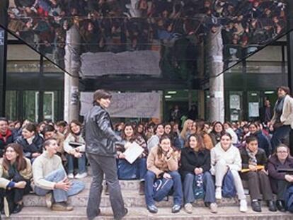 SANTIAGO CARREGUÍSANTIAGO CARREGUÍ