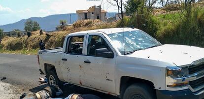 Uno de los vehículos baleados en Coatepec Harinas, Estado de México