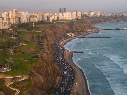 La costa de los distritos de Miraflores, Barranco y Chorrillos en Lima (Perú).