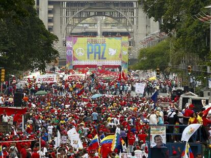 Simpatizantes del presidente Maduro, en la marcha de este sábado