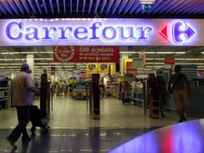 Entrada de un supermercado Carrefour.