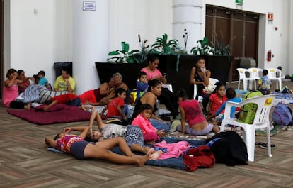 Cientos de familias fueron desalojadas de sus casas y se han se reunido en el centro de convenciones de Mazatlán (Sinaloa).