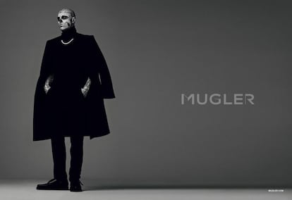 Aquí como imagen de Mugler, se definía como un "niño de la calle" que para ganarse la vida, antes de alcanzar la fama, había participado en freak shows callejeros, donde comía gusanos por dinero. "Mis camaradas me pusieron el alias de 'Zombie Boy' por los pocos tatuajes que tenía por aquel entonces y mi ropa macabra".