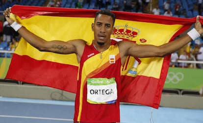 Orlando Ortega, tras conseguir su plata en 110 metros vallas.