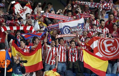 Aficionados del Atlético en Stamford Bridge