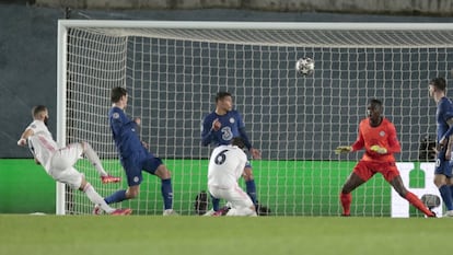 Karim Benzema anota el primer gol del Real Madrid