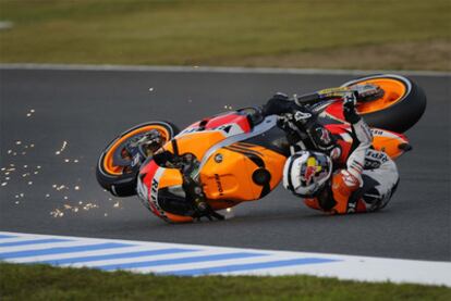 Dani Pedrosa, en el momento de la caída del circuito de Motegi.