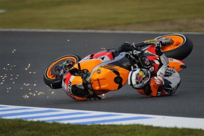 Dani Pedrosa, en el momento de la caída del circuito de Motegi.