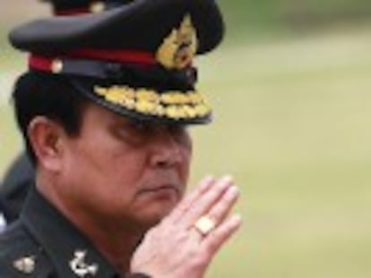 La junta militar del país asiático ha aprobado a mano alzada y por unanimidad el nombramiento del general Prayuth como jefe del Ejecutivo