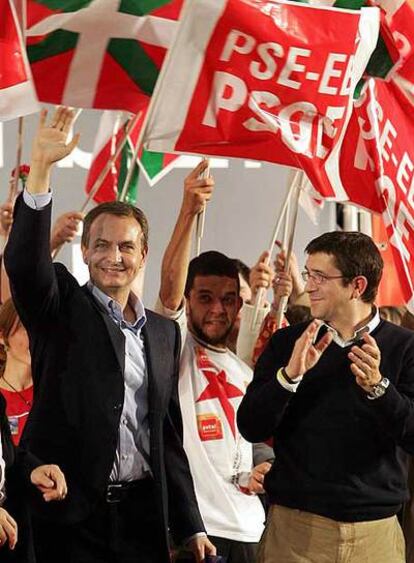 Zapatero con López, en un acto de campaña en 2005.