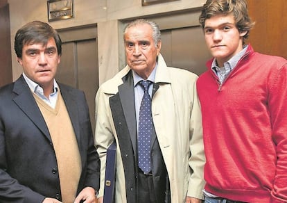 Las tres generaciones de Marcos Alonso (padre, abuelo e hijo).