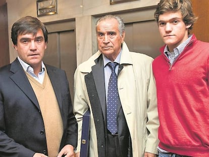 Las tres generaciones de Marcos Alonso (padre, abuelo e hijo).