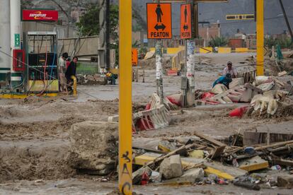 Tras la caída de lodo y piedras, o el desborde de ríos, viene el proceso de reconstrucción. Pero en el Perú lo más importante es la prevención, algo que falla clamorosamente.