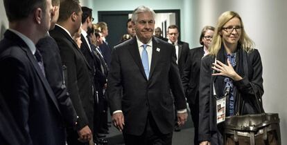 El secretario de Estado de EE UU, Rex Tillerson, se dirige a la reunión con su homólogo ruso, Serguéi Lavrov, durante el G20 celebrado en Bonn (Alemania) el jueves.