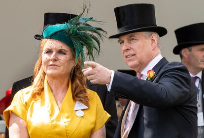 El príncipe Andrés y Sarah Ferguson durante las carreras de caballos de Ascot el 21 de junio de 2019 en Inglaterra.