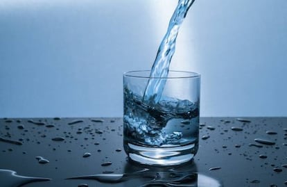 El agua del grifo ya funciona, no necesitas otra