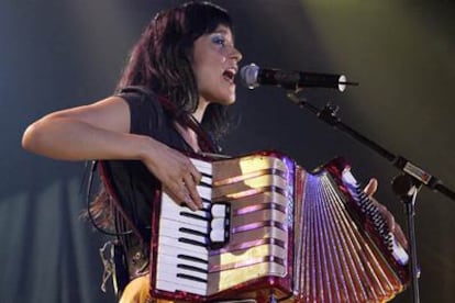 Julieta Venegas, anoche durante su actuación en la sala La Riviera de Madrid