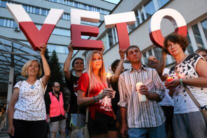 Manifestantes durante la protesta en Cracovia.