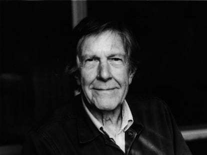 Medio plano de John Cage, en Los Ángeles.