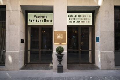 Las puertas del Gran Hotel Inglés de Madrid (en la imagen) transportan a aquellos que las cruzan a Nueva York .