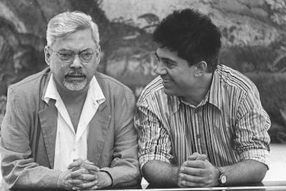 Guillermo Cabrera Infante y Pedro Almodóvar, en septiembre de 1997.