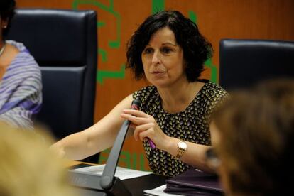 Marian Elorza, secretaria de Acción Exterior del Gobierno vasco, durante su comparecencia en el Parlamento.