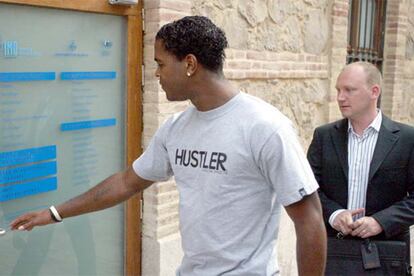 Kluivert, ayer antes de pasar el reconocimiento mdico.