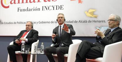 José Luis Bonet, Robert Kennedy Jr. y Antonio Garrigues Walker, ayer en Madrid.