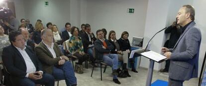 González Pons, hoy, sentado frente al presidente de la Generalitat, Alberto Fabra, en un acto del PP de Castellón.