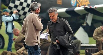 George Clooney, en el rodaje de 'The monuments men', película que dirige, coguioniza y aparece como actor.