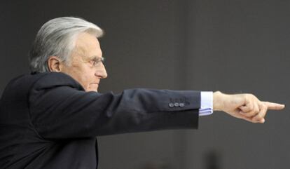 Trichet da la palabra durante la rueda de prensa posterior a la reunión del BCE, ayer en Francfort.