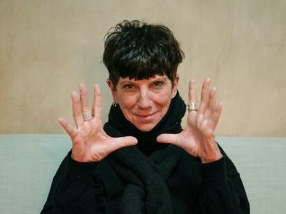 La artista Ana Gallardo posa en una residencia artística en Madrid, el 7 de marzo.
