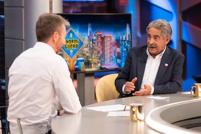 Miguel Ángel Revilla junto a Pablo Motos en 'El Hormiguero', este martes.