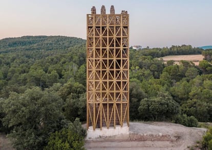 La intervenció de Carles Enrich Studio a la torre de defensa del segle XIII de Puig-reig que opta al Mies van del Rohe.