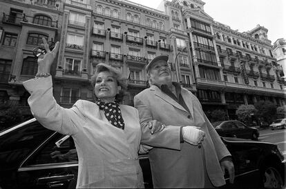 Presentación del libro de Paco Rabal y Carmen Sevilla llamado 'Aquella España dulce y amarga' presentado en la Gran Vía de Madrid, en junio de 1999.