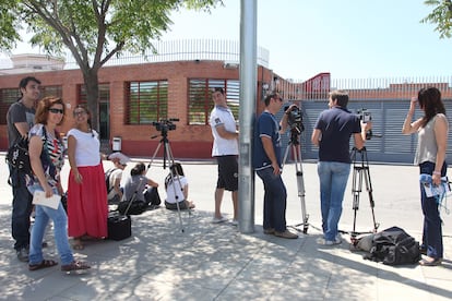 Diversos periodistas frente a la prisión de Ponent, en Lleida, en una imagen de archivo.