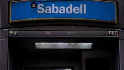 Cajero automático de Banco Sabadell. 