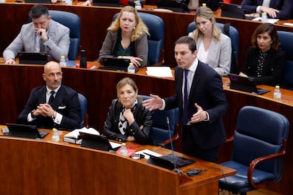 El portavoz del PSOE en la Asamblea, Juan Lobato, interviene durante el pleno de la Asamblea de Madrid, este jueves.

