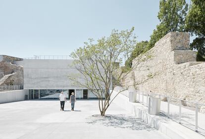 Nueva galería y recuperación del bastión medieval en Wiener Neustadt (Austria) de Bevk Perovic Architekti.