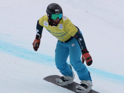 Álvaro Romero, montado en la tabla de snow, durante el Mundial junior celebrado en Italia.