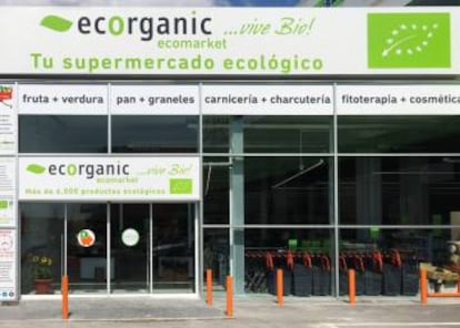 Fachada de un supermercado ecorganic.