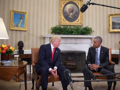 El presidente saliente, Barack Obama, recibe a Donald Trump en la Casa Blanca, este jueves. 