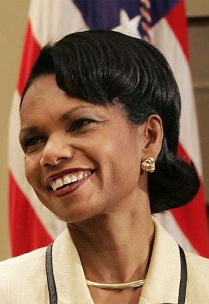 Condoleezza Rice sonríe tras su designación como nueva secretaria de Estado.