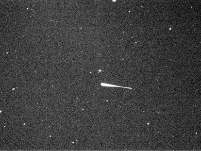 Imagen captada por el telescopio AROAC-T08 de la red de vigilancia espacial europea, que muestra al cohete chino en su órbita alrededor de la Tierra.