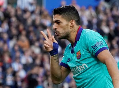 Luis Suárez, celebra el segundo gol del Barcelona ante la Real Sociedad. 